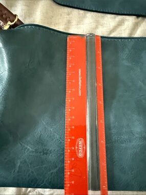 Women’s Leather Bag in Teal Green – Sleek Travel Dopp Kit